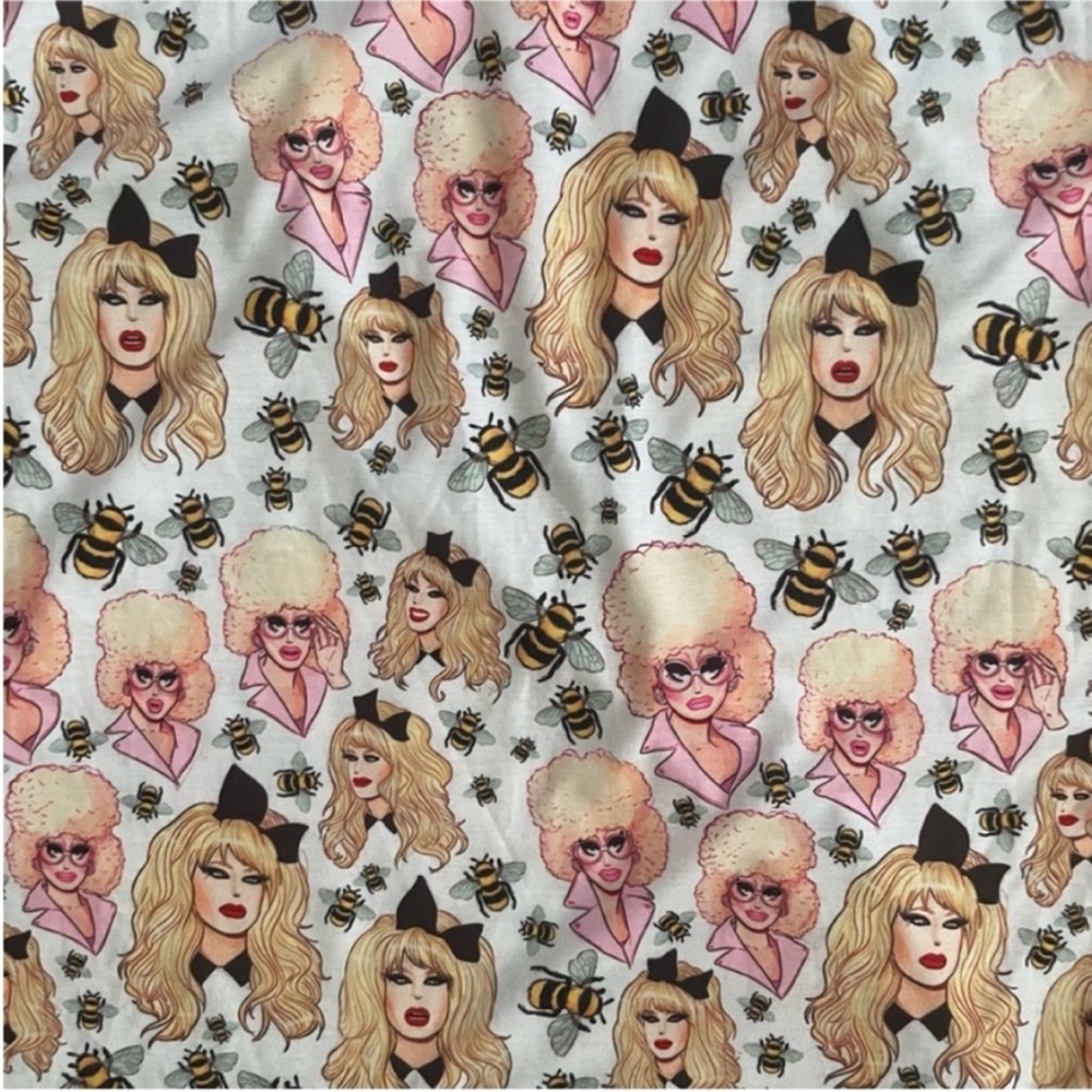 Drag Queen Merch Trixie & Katya Bees T-Shirt - Picture 4 of 7